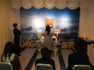 ご家族様順番にご焼香